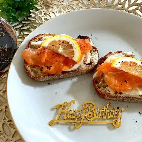 「キャステロ ホイップクリームチーズ ペッパー」を使ってみたSnapdishの料理・レシピ写真:鬼百合さんの料理 サーモンのブルスケッタ✿*ﾟ甘ぽん