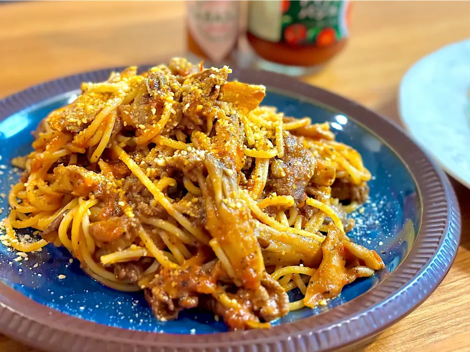 舞茸と牛肉のトマトソースパスタ|ふくすけ食堂さん