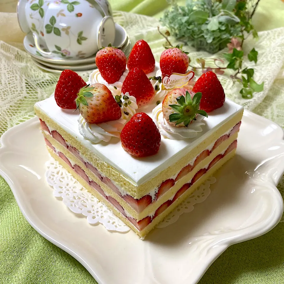 
苺のスクエアケーキ　㊗️snapdish14周年🎉|sakurakoさん