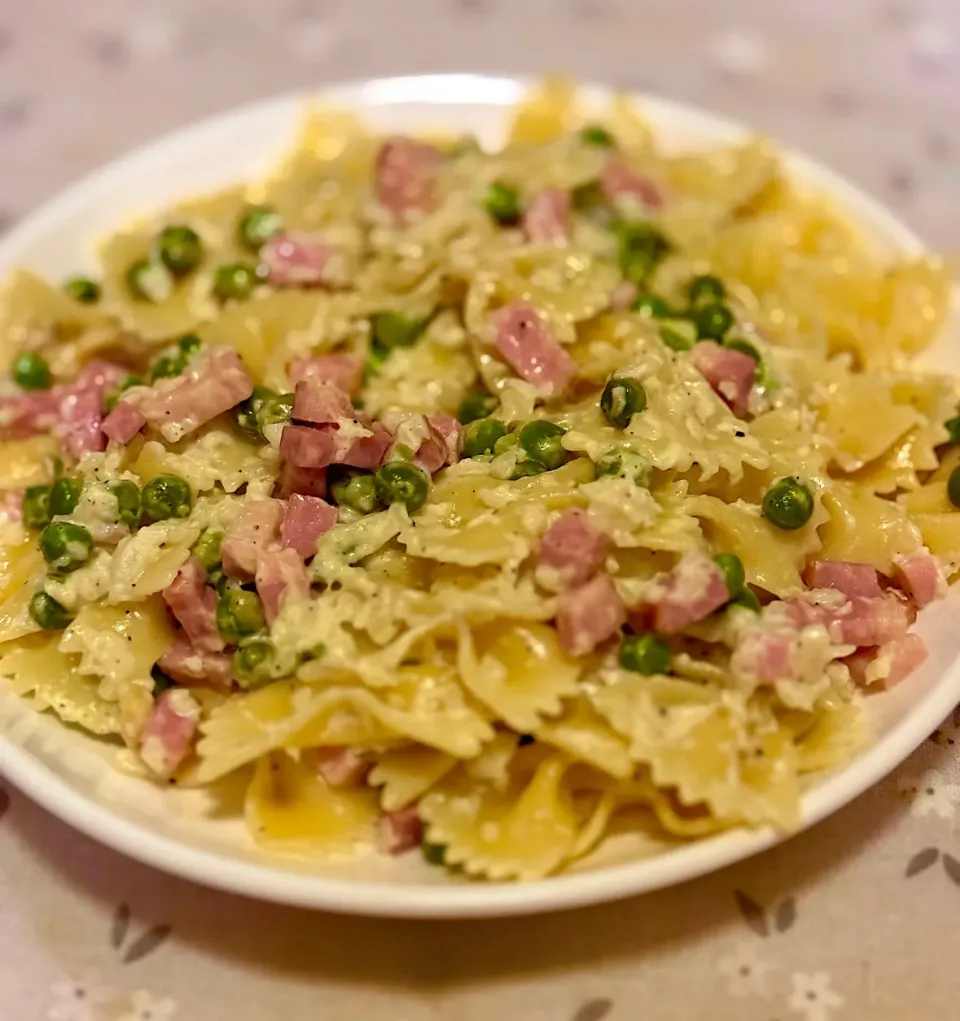 ファルファッレでクリームパスタ|五郎さん