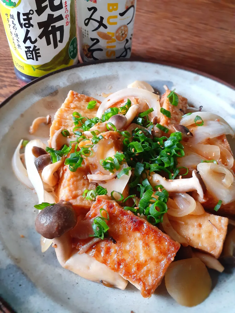 厚揚げと新玉ねぎの粒みそポン酢炒め|fumfumさん