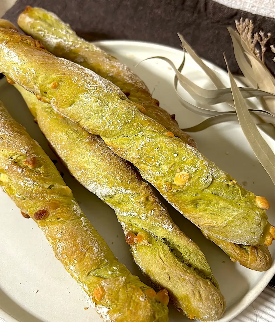 抹茶とホワイトチョコのバトン🥖|みゆぞうさん