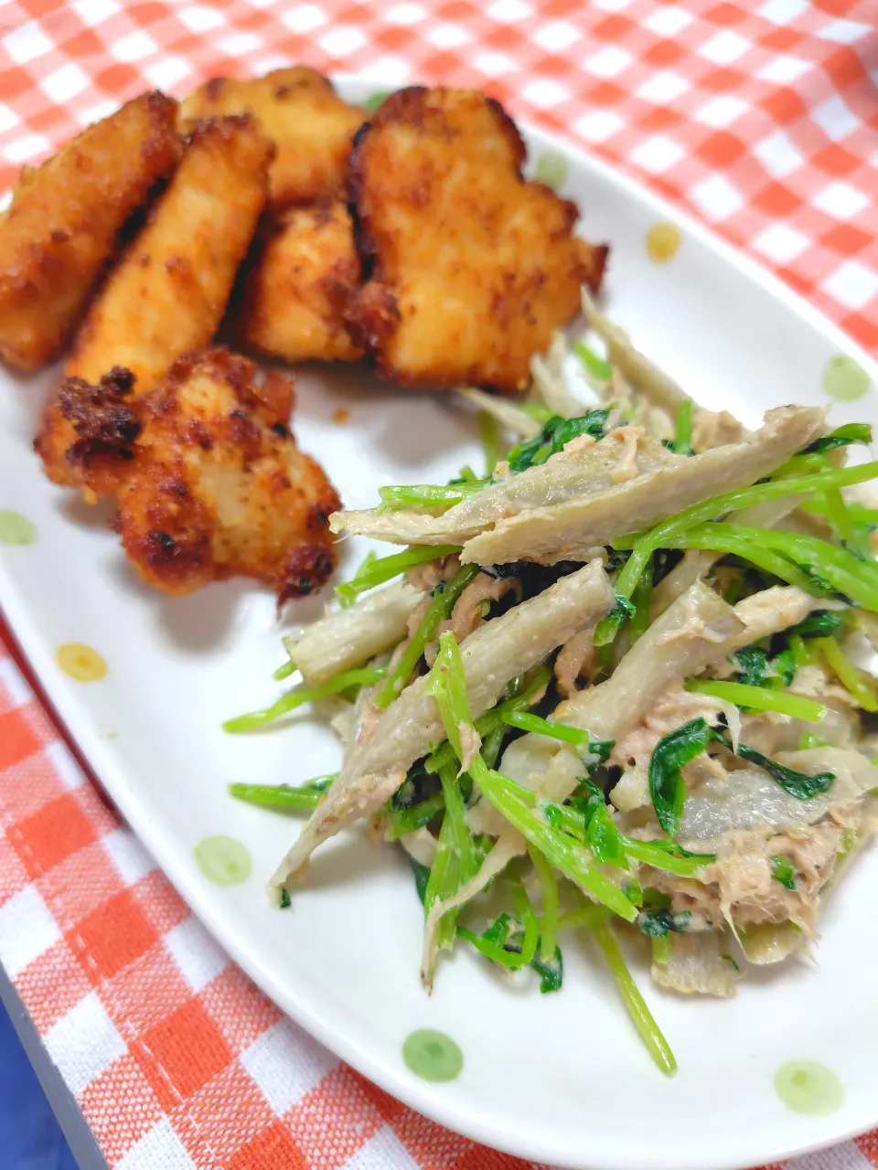 豆苗とごぼうのごまマヨサラダ＆鶏むね肉の唐揚げ|藤さんちのごはんさん