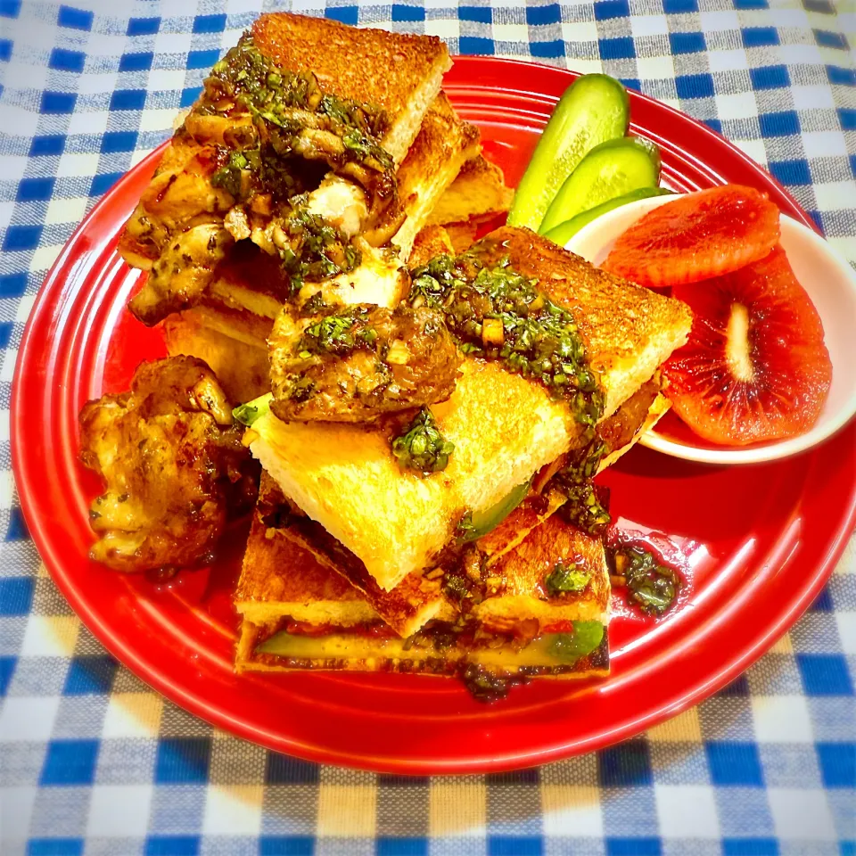 チミチュリのホットチキンサンド|なか★やまさん