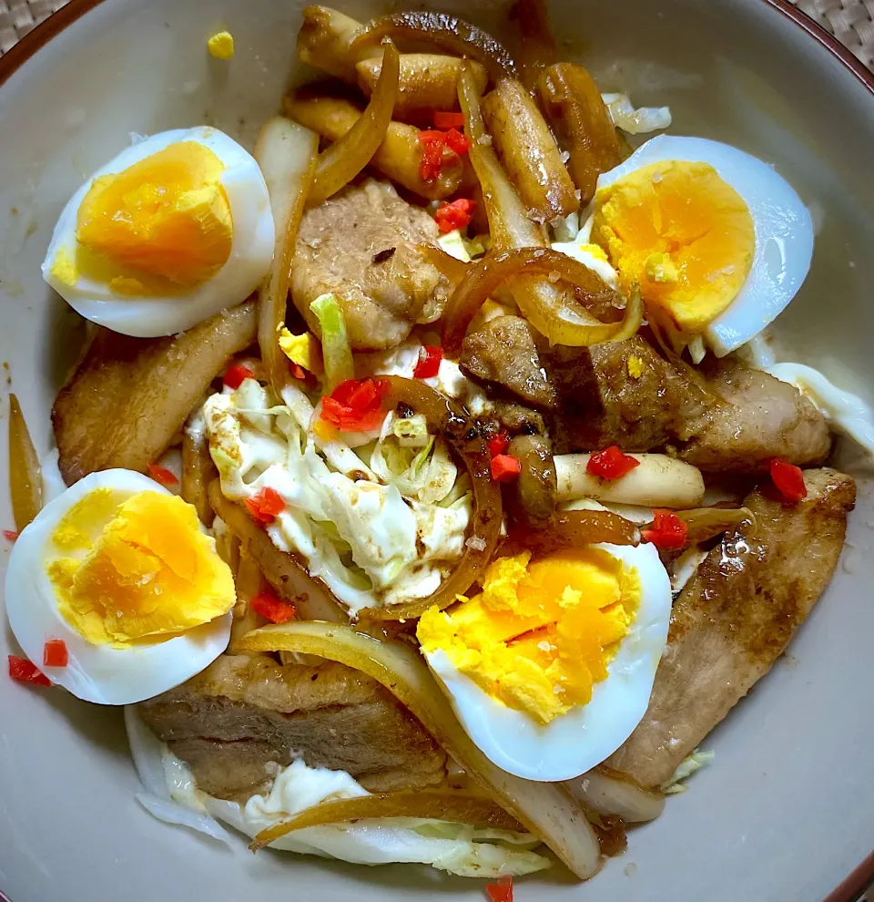 豚の生姜焼きうどん|すくらんぶるえっぐさん