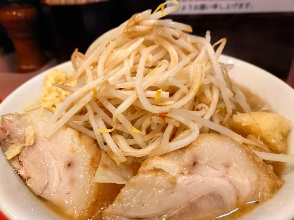 【TRY ラーメン大賞 2018年 
汁なし部門1位】 
用心棒 神保町店 
ラーメン (950円、麺300g) 
― 麺少なめ 250g
＋豚追加1 (180円) 
＋ニンニクマシ (無料) 
＋ショウガマシマシ (無料) 
@神保町3分 
(JR秋葉原駅から徒歩24分) 
25145
〈醤74塩25噌󠄀13タ5昆7出7F7冷6
混1〉|大脇さん