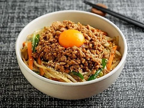ヤミーなそぼろでスタミナ丼|ヤマサ醤油公式アカウントさん