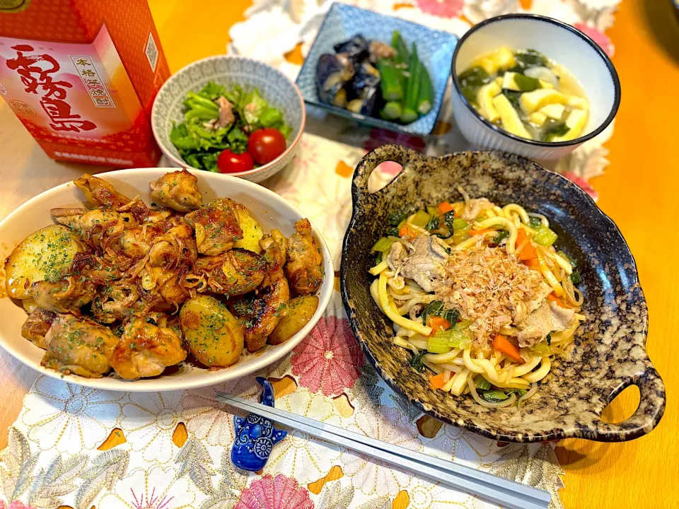 🍴オイスターソース焼きうどんと新じゃがのガリバタチキン|あみかさん
