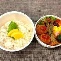 高校生息子のお弁当🍱 鶏ももの赤から焼きとミンチカツ弁当🍱|Snow10さん