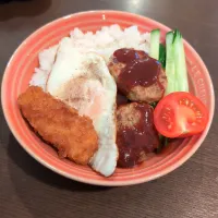 ロコモコ丼もどき弁当🍱| Rieさん