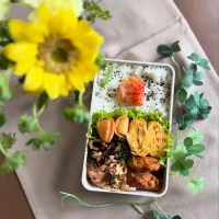 5/29❤︎主人のお弁当🌱

＊フライドチキン
＊桜海老たまご焼き🦐
＊たらこパスタ
＊五目春巻き
＊ほうれん草の胡麻和え
＊辛子明太子|Makinsさん