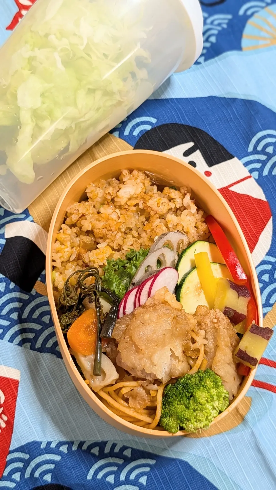 本日のお弁当〜から揚げと炒飯弁当|f.1125beさん