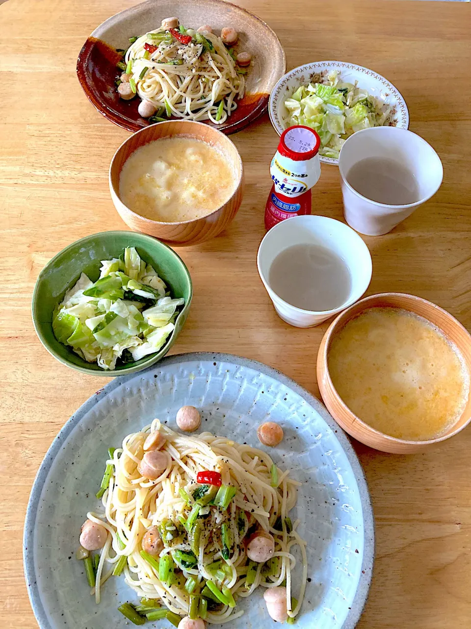 わさび菜とスモークウインナーのペペロンチーノ🌶️、人参ポタージュ、キャベツのマヨサラダ、蕎麦湯、ヨーグルトドリンク|さくたえさん