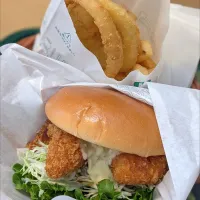 モスのエビフライバーガー🍔|あぼちさん