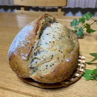 自家製酵母ストレート　黒胡麻のカンパーニュ