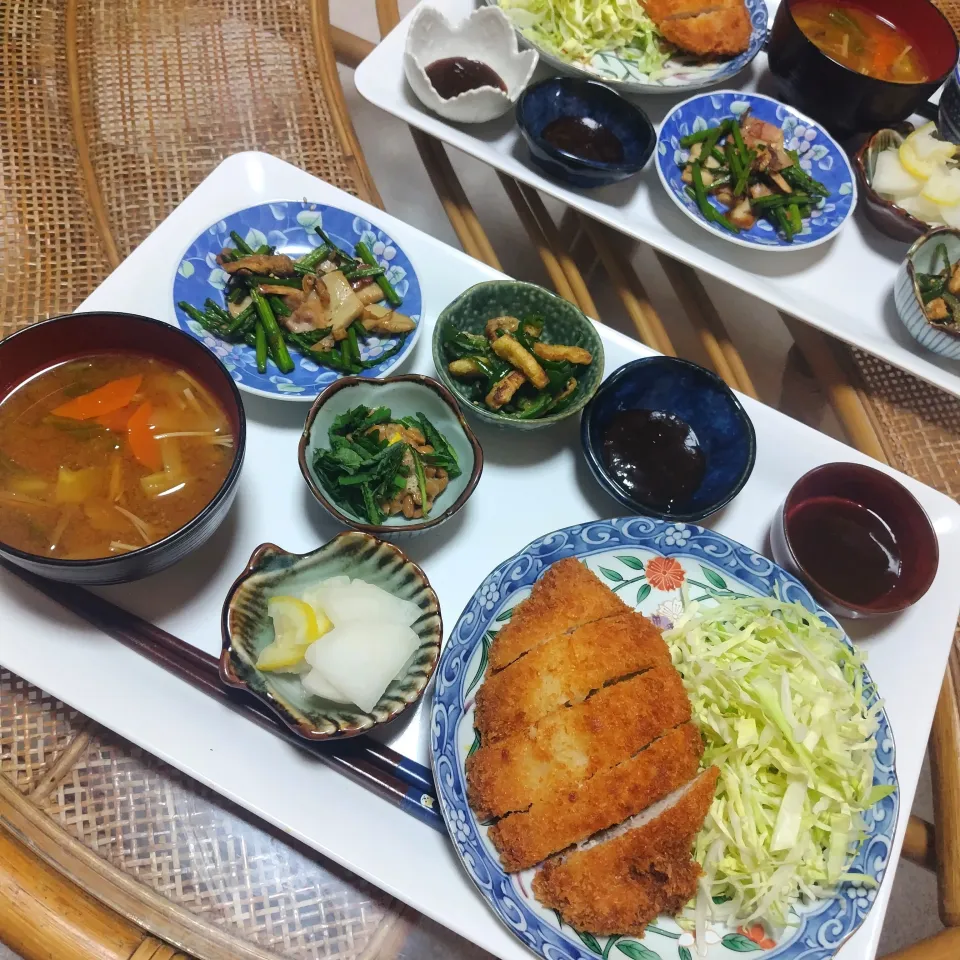 味噌、ソース2種類のタレで豚カツ定食です✨|rikako♪。.:＊さん