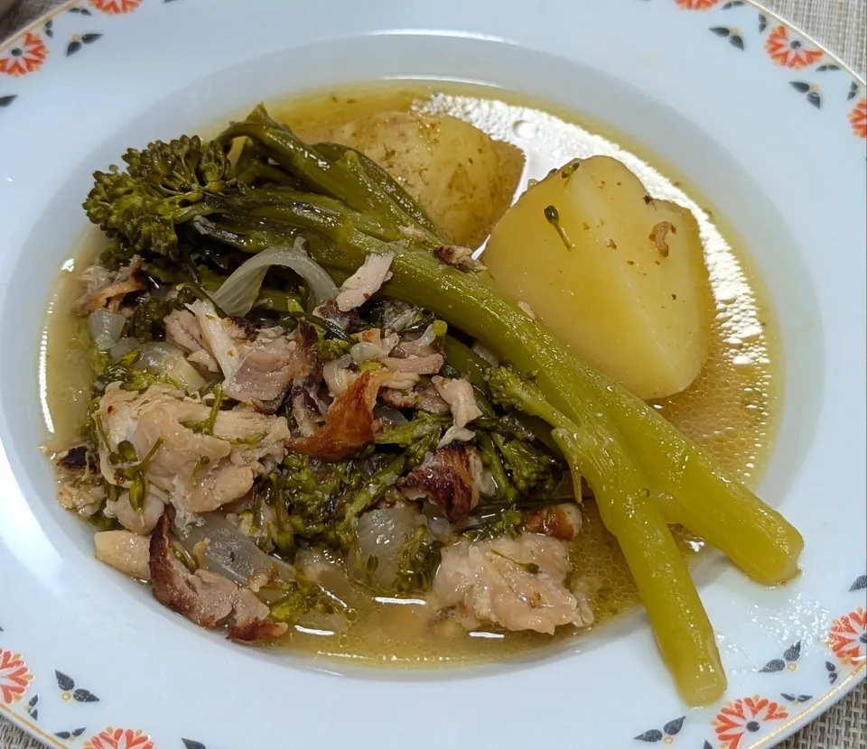 じゃがいもと鶏肉の白ワイン煮|Aya☺︎さん