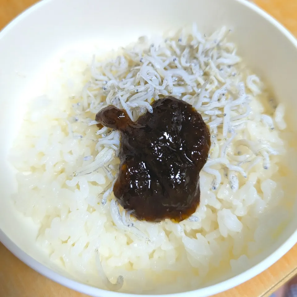 シンプルにしらすと海苔の佃煮ごはん|さっちゃんさん