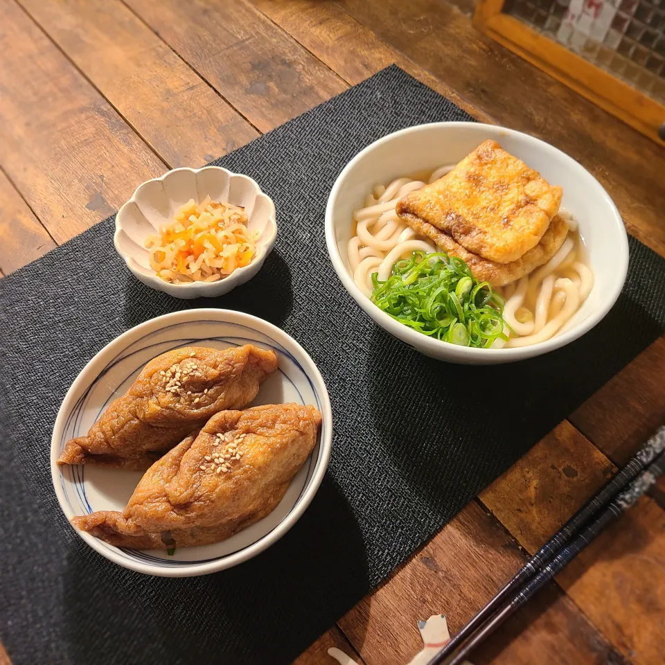 きつねうどんと稲荷寿司と切干大根の煮物|KEITAさん