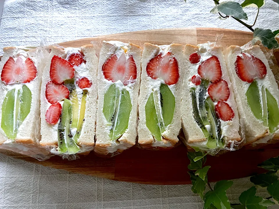 ＊お花畑🌷フルーツサンド🍓🥝＊|＊抹茶＊さん