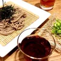 「乾麺を茹でて 昼ごはん」
冷たい蕎麦に 冷奴と常備菜で
昼ごはん💦|ばくあんしゃさん