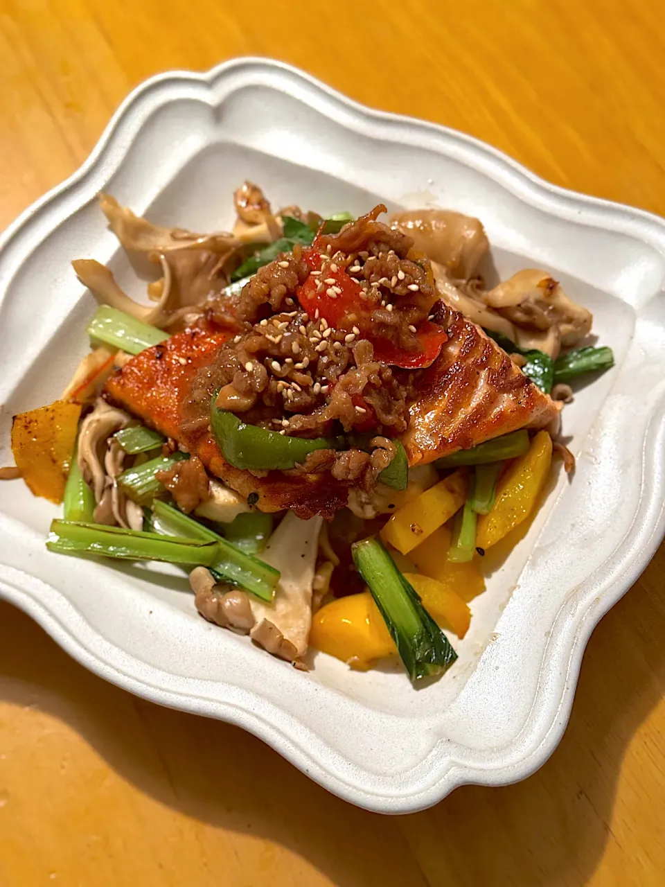 お野菜たっぷり鮭の肉味噌かけ|さらっと🍀さん