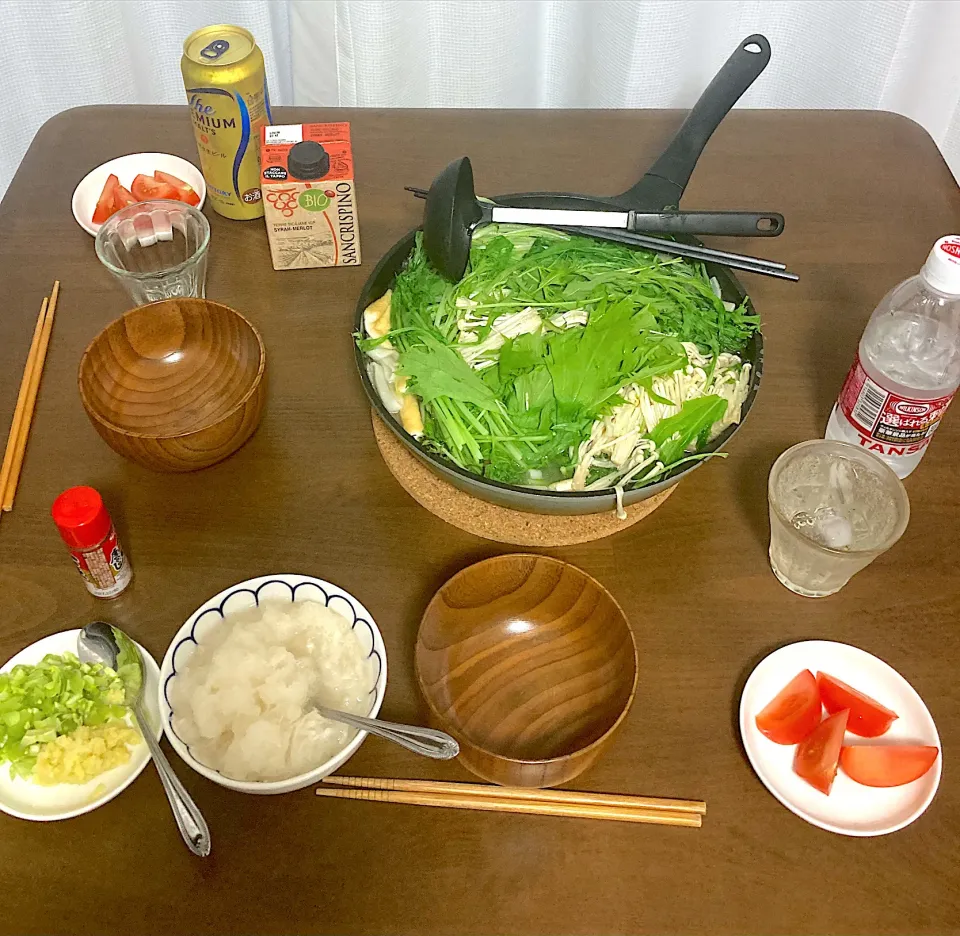 飛騨牛しゃぶしゃぶ　中日ビル地下に入っているお肉屋さん「丸明」さんで激安飛騨牛切り落とし（100g 378円）を513g買い、しゃぶしゃぶ作りました。卓上コンロがないのでキッチンで作ってからサーブすることになり、見た目野菜ばっかりですが、その下には飛騨牛がたっぷりねむっています。中日ビル店 – 飛騨牛の丸明（まるあき）
https://www.hidagyu-maruaki.co.jp/store/chuunichi|なびさん