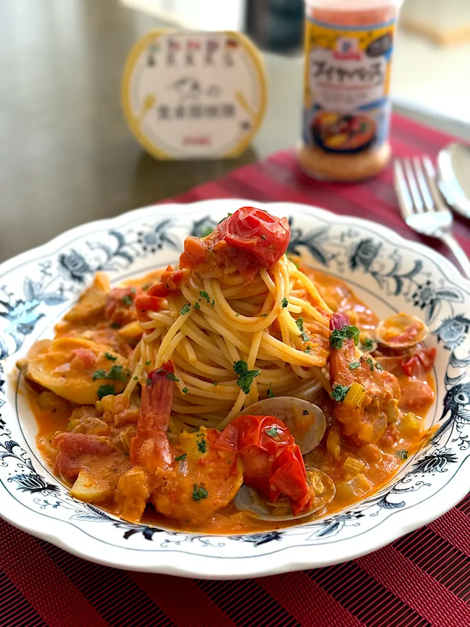 由美さんの料理 『世界の食卓探検隊』魚介たっぷりのチョッピーノのリメイクパスタ🇮🇹|由美さん