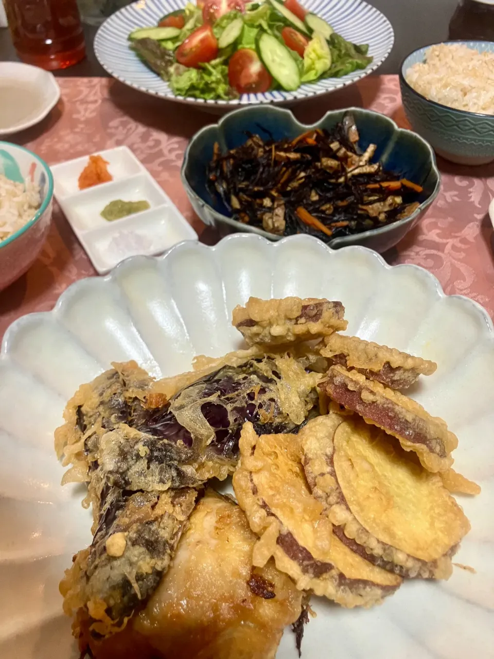 サツマイモ・茄子天ぷら、ひじき煮物、サラダ|tatsuponさん