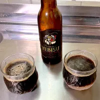 終日動き回って疲れたので、ご褒美にエビス黒ビールの瓶ビール🍺瓶ビールはやはり美味しい♡|🐈⸒⸒⸒⸒つるのダンス🐈🐾さん