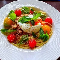 夏野菜と温玉を載せたパスタ🍝|quitaさん