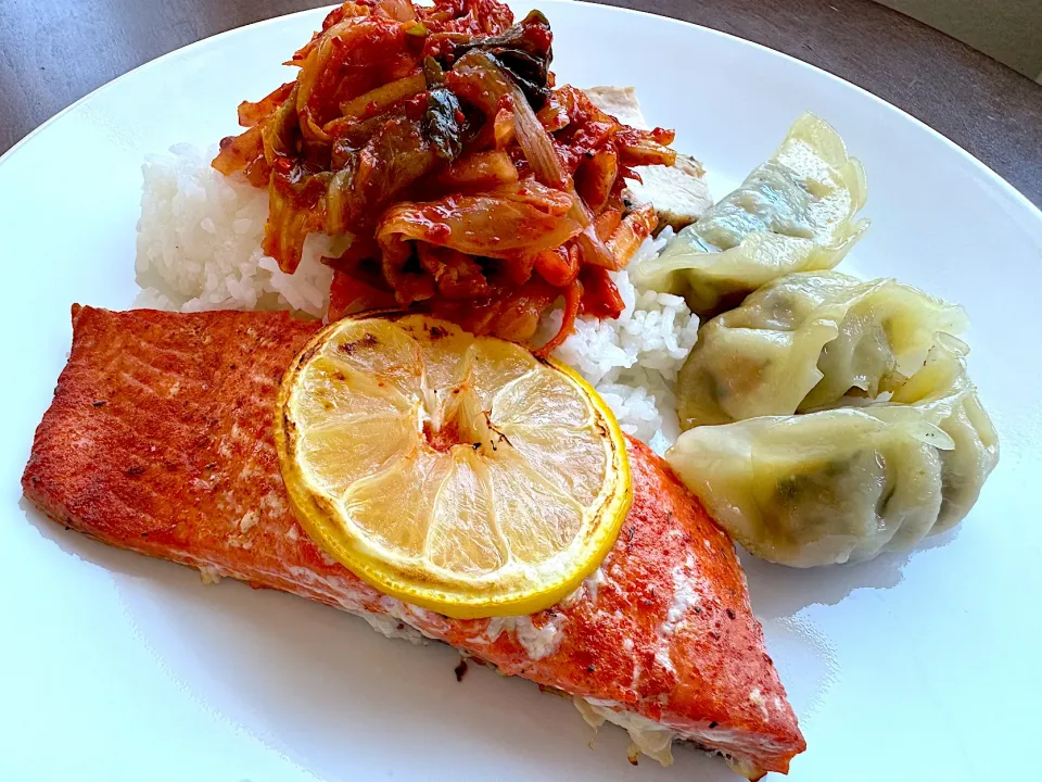 Salmon, dumpings, rice and kimchi|Laki Maikaʻiさん
