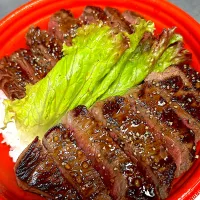ハラミ&ランプ2種ステーキ丼|坂の上の友さん