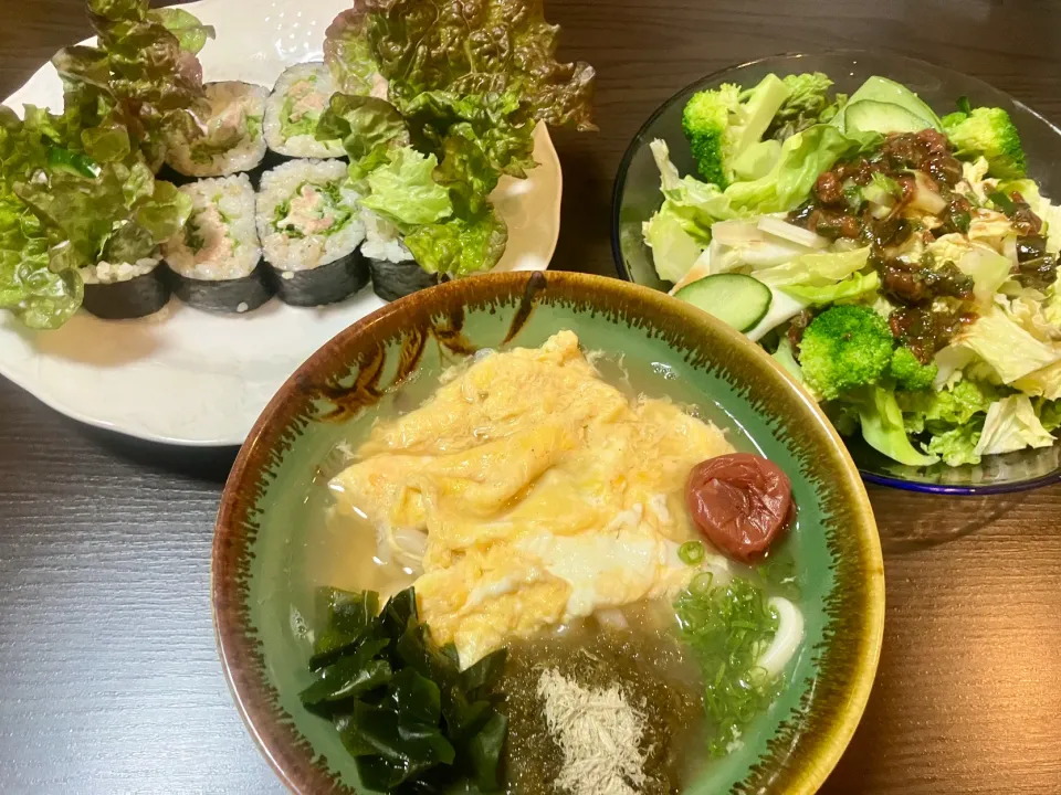 卵とじうどん、ツナサラダ巻き、サラダ|tatsuponさん