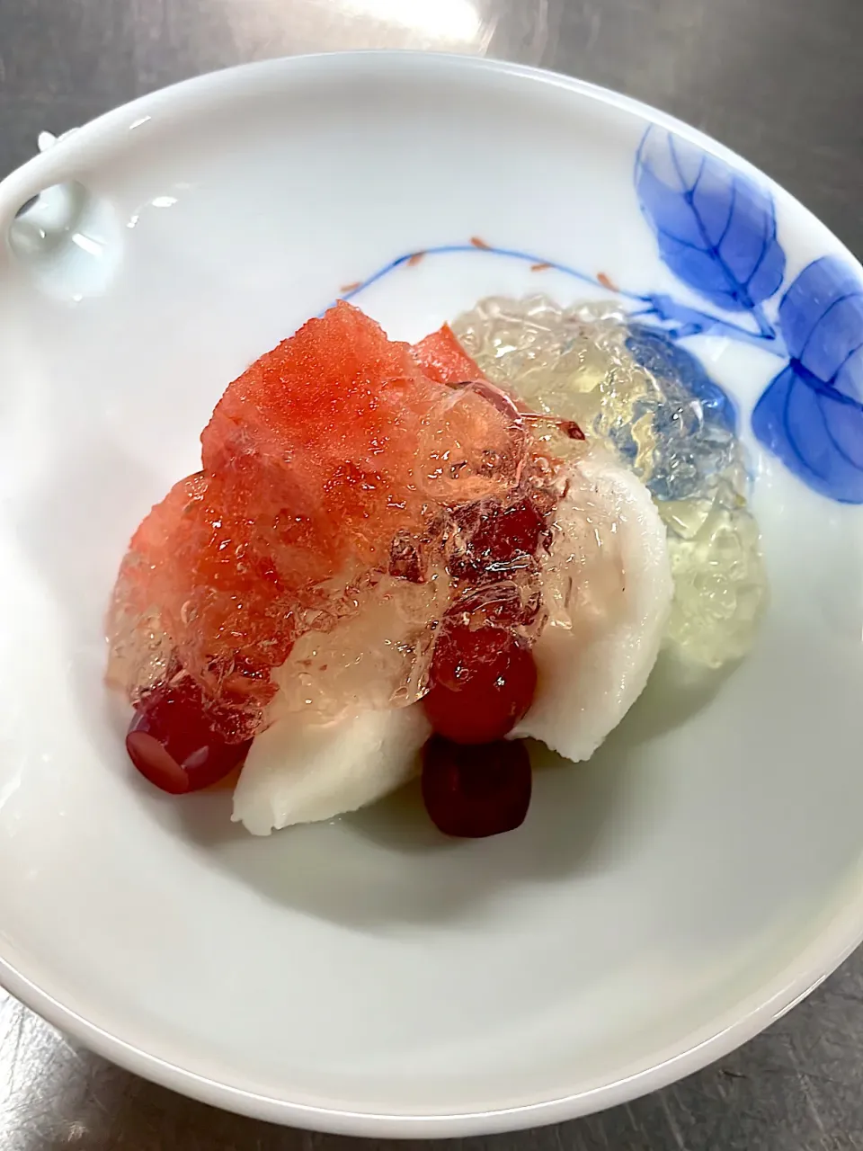 スイカとマスカットのアイスクリーム彩りで赤い葡萄を添えて|hotsusan30さん