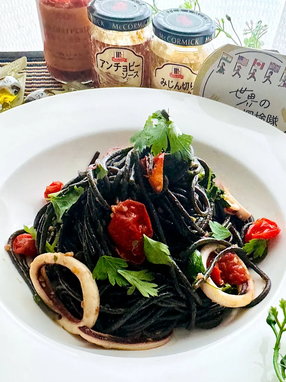 アンチョビソースでイカ墨パスタ🦑🍅🇮🇹|🌺🌺Foodie🌺🌺さん