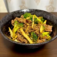 洋風牛丼🐮🥦🍄⁈|ハルカさん