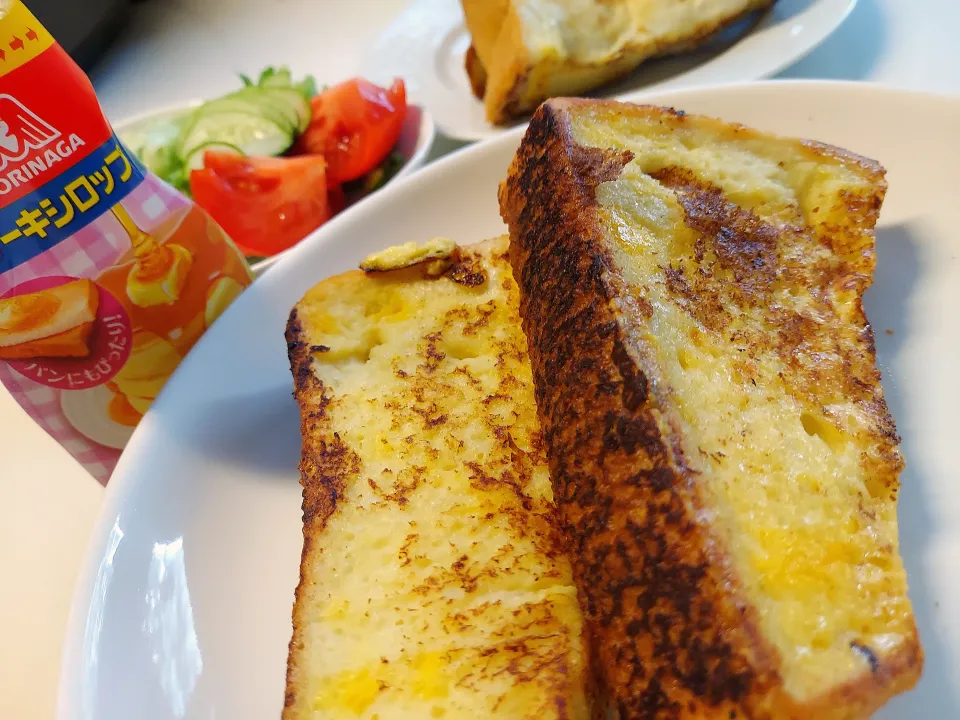 休日の朝ごはん☕🍞🌄|みどりさん