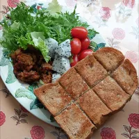 豚のチリペースト炒め&ココナッツトースト|きつねさん