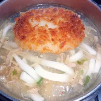 みぞれ仕立てのなめ茸と肉そぼろ入りとろみ付きコロッケうどん|darkbaronさん