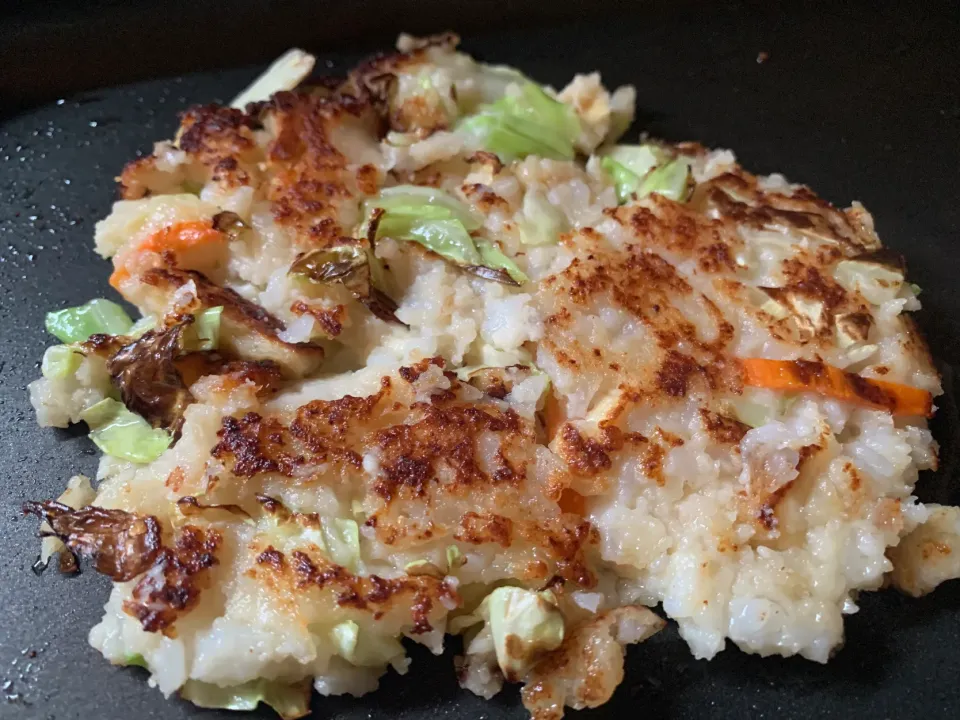 鶏ミンチとパン粉で簡単お好み焼き|そらまめさん