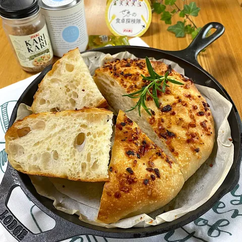 「カリカリトリュフ」を使ってみたSnapdishの料理・レシピ写真:自家製酵母ストレートでふわもち塩フォカッチャ　カリカトッピング