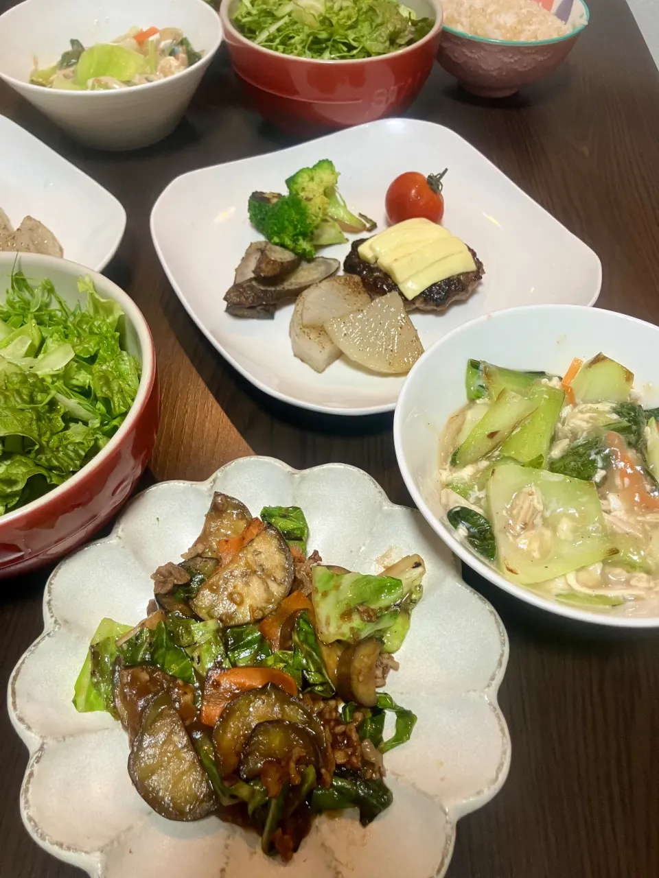 野菜の肉味噌炒め、チンゲン菜と鶏胸肉の白身あんとじ、チーズハンバーグとグリル野菜付け合わせ|tatsuponさん