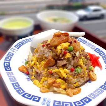 Snapdishの人気料理写真:日曜日のお昼は炒飯