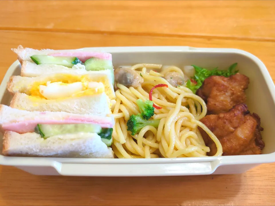 サンドウィッチとペペロンチーノ弁当|さやかさん