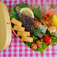 鯖の塩焼き弁当
　鯖の塩焼き
　シャウエッセン
　だし巻きたまご

美味しくできました✨|ふかふかごはんさん