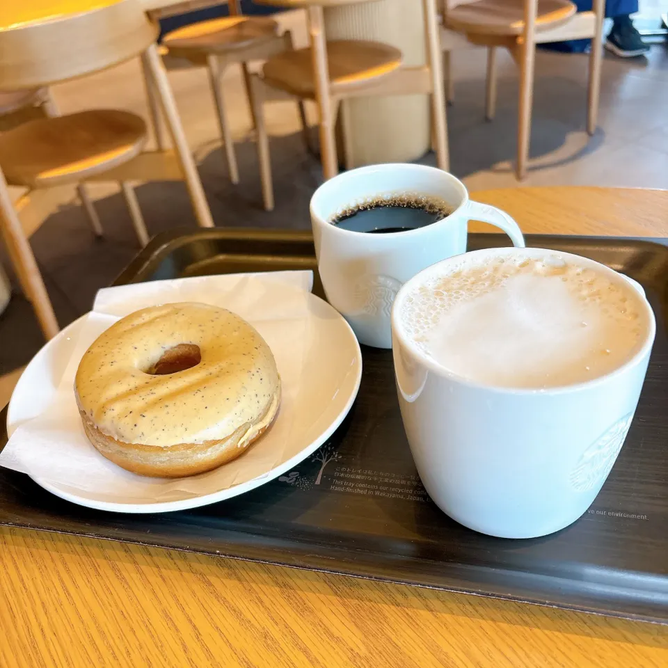 アールグレイミルククリームドーナツとコーヒー|ちゃみこさん