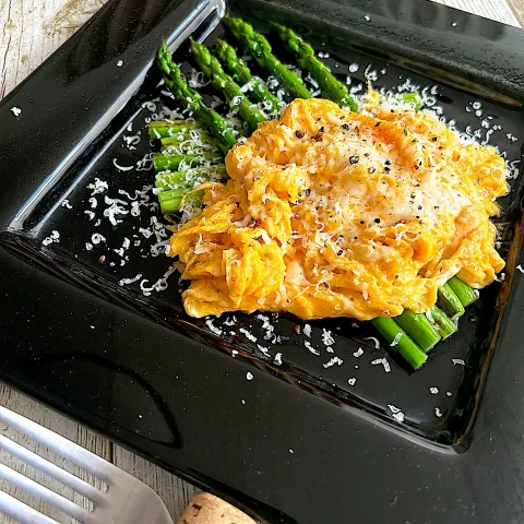 「パルミジャーノ・レッジャーノ」を使ってみたSnapdishの料理・レシピ写真:@きなこさんの料理 焼きアスパラふわとろ卵のせ