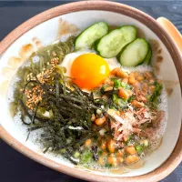 朝ごはんは🥢納豆めかぶ冷奴