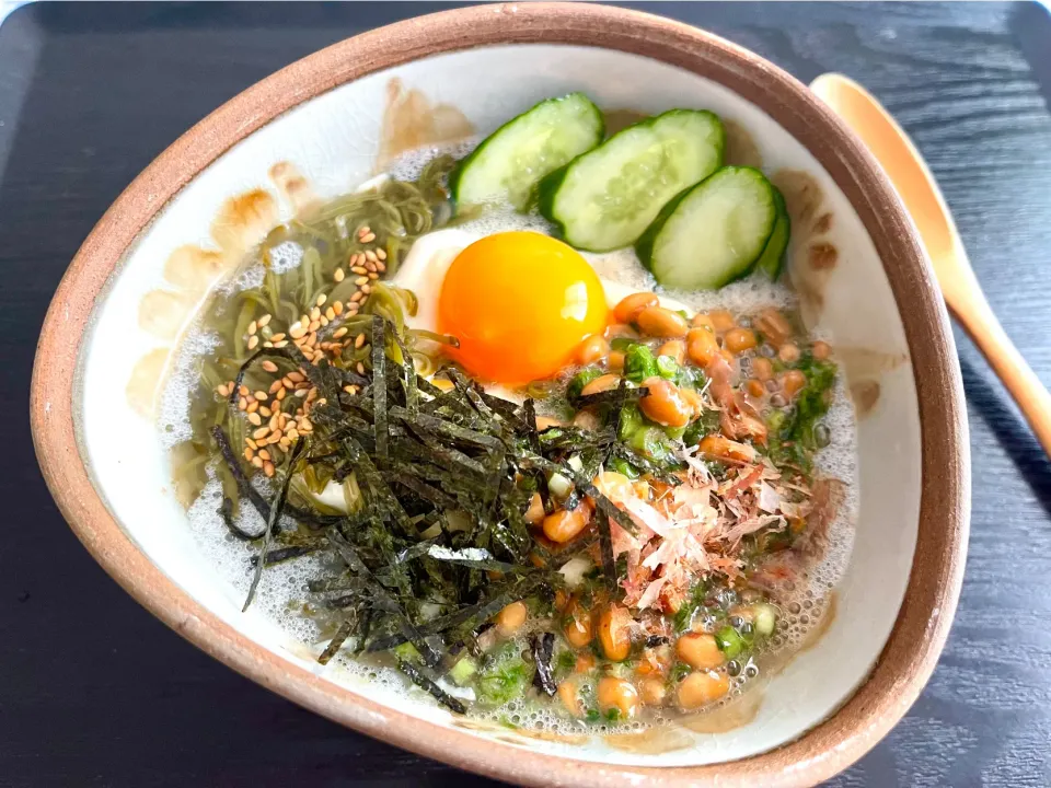 朝ごはんは🥢納豆めかぶ冷奴|KANAさん